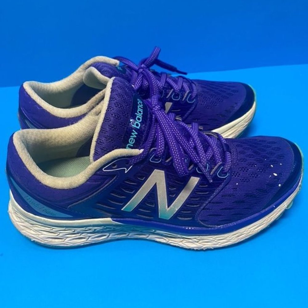 RARE Frost Foam New Balances Women's Size 9